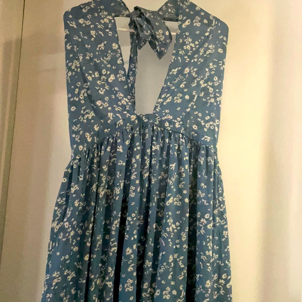 Backless V-cut Maxi Dress